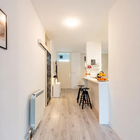 Апартаменты Nora - Modern Cozy With Free Parking And Terrace