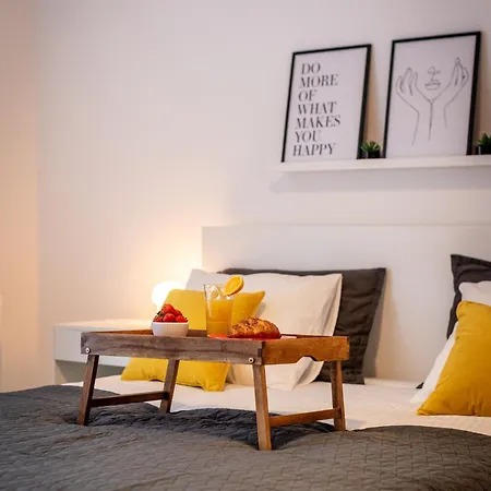 Апартаменты Nora - Modern Cozy With Free Parking And Terrace