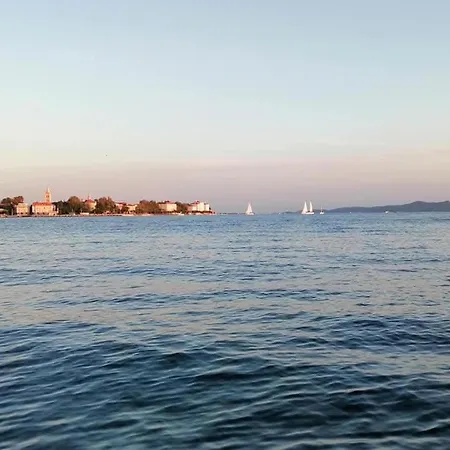 Nora - Modern Cozy With Free Parking And Terrace 아파트