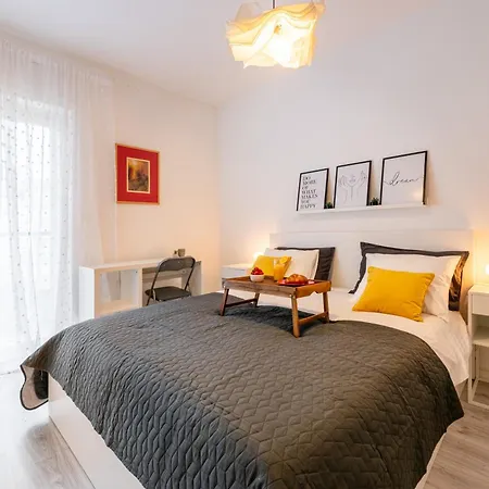 Nora - Modern Cozy With Free Parking And Terrace 아파트