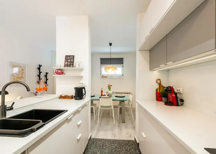 Nora - Modern Cozy With Free Parking And Terrace Zára